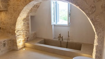 Dusche, Haartrockner, Bidet, Handtücher
