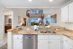 Condo, Multiple Beds (Country Club Villas#325) | Private kitchen | Oven, toaster, paper towels - Country Club Villas#325 (Kailua-Kona)