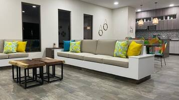 Villa, 5 Bedrooms, Accessible, Smoking | Living area