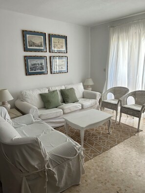 Living area - El Manantial beach apartment (El Puerto de Santa María)