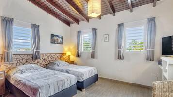 5 bedrooms, WiFi, bed sheets