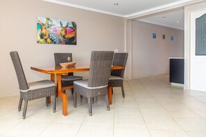 Dining - Den Laman - Flying Fish - 1 bedroom oceanfront apartment (Kralendijk)