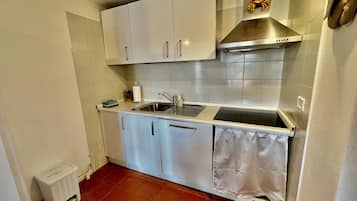 Apartment, Balcony | Private kitchen