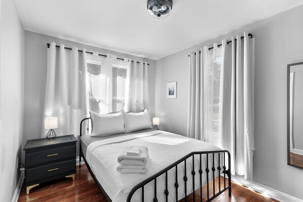 3 bedrooms, desk, iron/ironing board, free WiFi