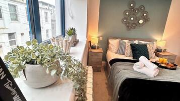 2 bedrooms, iron/ironing board, Internet, bed sheets