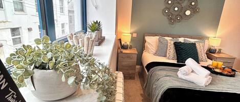 2 bedrooms, iron/ironing board, Internet, bed sheets