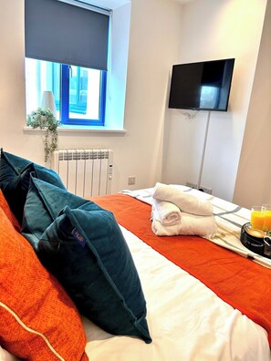 2 habitaciones, tabla de planchar con plancha y acceso a internet 