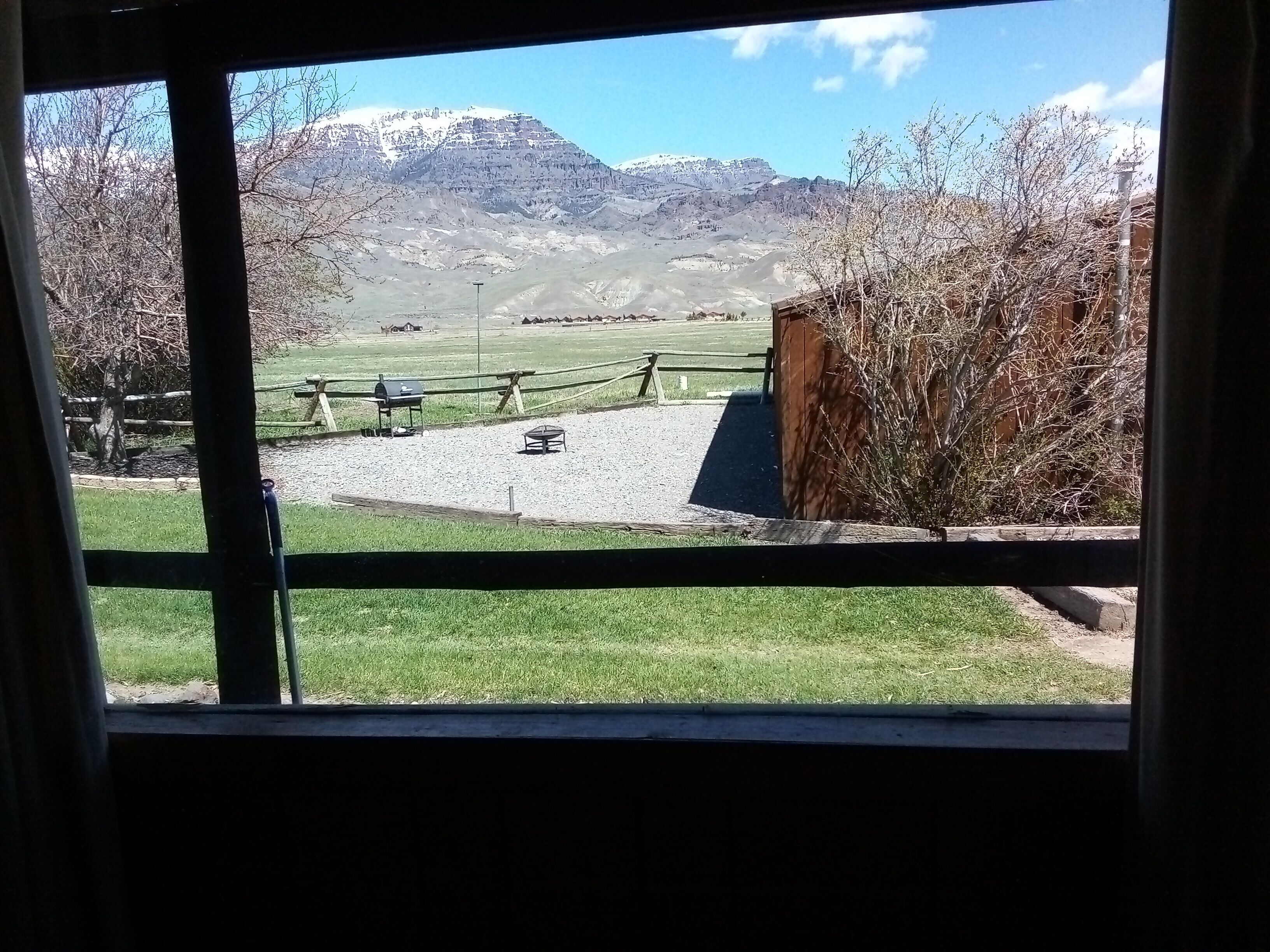 Real Western Cabin near Yellow stone 