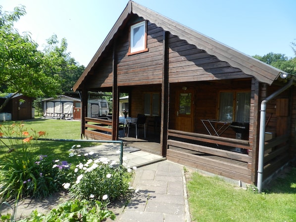 Property grounds - Cozy vacation home for up to 6 people in a waterfront location (Priborn)