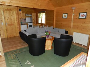 TV - Cozy vacation home for up to 6 people in a waterfront location (Priborn)