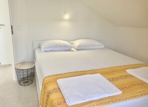 3 bedrooms, cots/infant beds, free WiFi - Apartment Villa Sunshine (Sutivan)