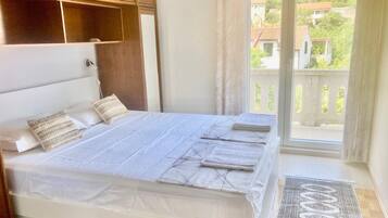 Apartment (Apartment Villa Sunshine - Two Bedroo) | 3 bedrooms, cots/infant beds, free WiFi