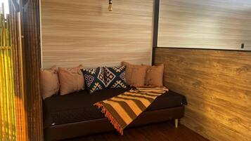 House, 1 Bedroom, Smoking, Balcony | Living room