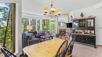 Comfort Condo, Balcony, Mountain View | Living area | 40-inch flat-screen TV with digital channels, fireplace