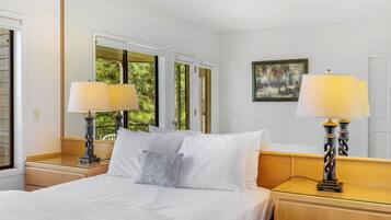 Condo tiện nghi đơn giản, ban công, quang cảnh núi | 2 phòng ngủ, bàn ủi/dụng cụ ủi quần áo