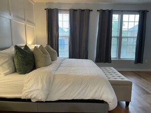 2 Schlafzimmer, Schreibtisch, Bügeleisen/Bügelbrett, WLAN