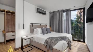 3 habitaciones, tabla de planchar con plancha, wifi y ropa de cama