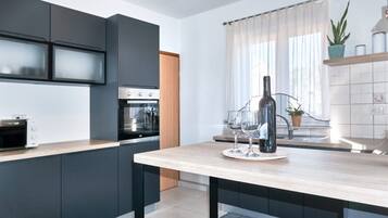 Villa (Villa SABINA - Breg Ivanovci - Three ) | Private kitchen | Fridge