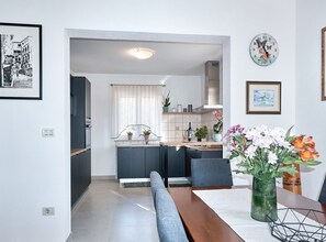 Villa (Villa SABINA - Breg Ivanovci - Three ) | Matsal