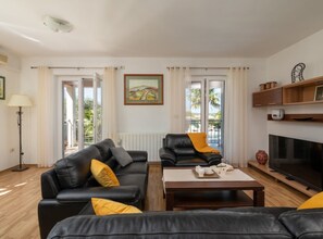 Villa (Villa SABINA - Breg Ivanovci - Three ) | Living room | 32-inch flat-screen TV with satellite channels - Villa Sabina - Breg Ivanovci (Labin)