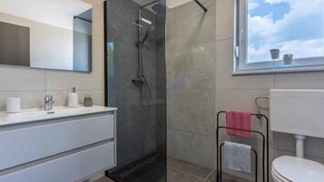 Villa (Three Bedroom Villa with Swiming Pool) | Badezimmer