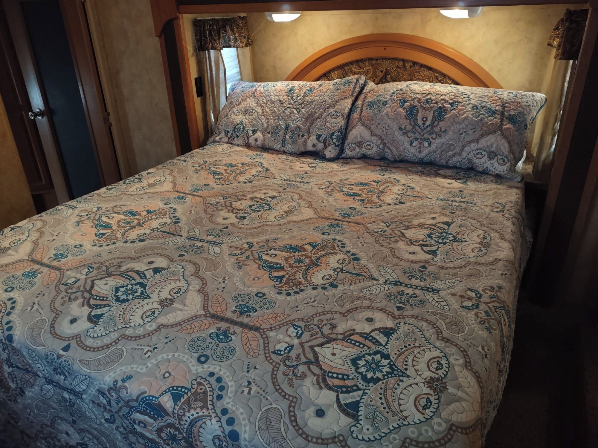 1 bedroom, desk, WiFi, bed sheets