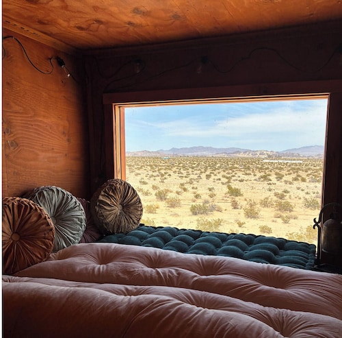 Old Dale Ranch Desert Retreat - 5 Private Acres Near Joshua Tree w Cowgirl Tub
