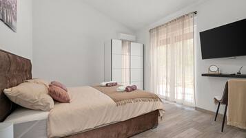 Villa (Villa SABINA - Santalezi - Three Bedr) | 3 slaapkamers, babybedden, gratis wifi