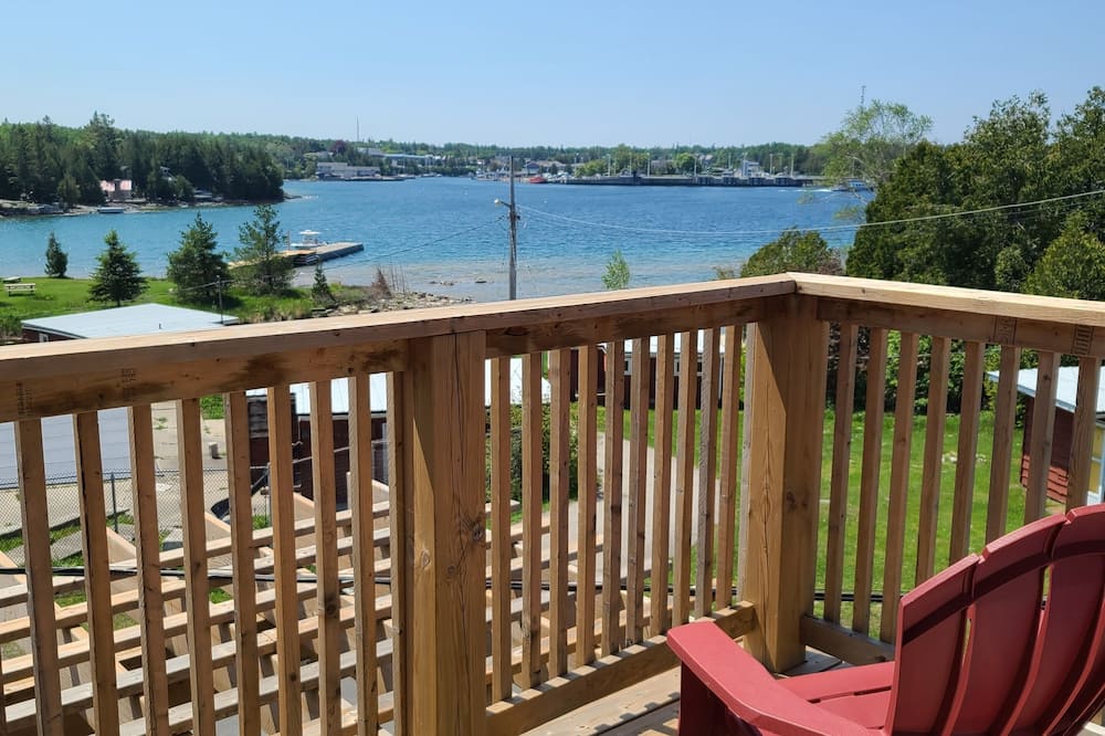 Tobermory Inn & Suites