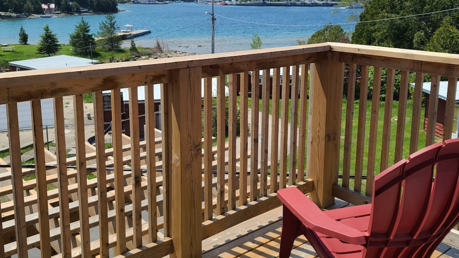 Tobermory Inn & Suites