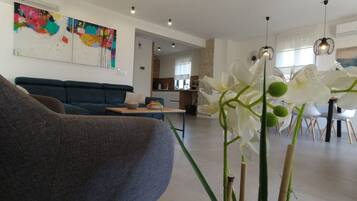 Apartment (Apartman 2 - First floor) | Living room | 32-inch flat-screen TV with cable channels