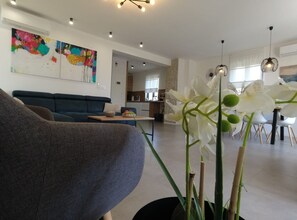 公寓 (Apartman 2 - First floor) | 客廳 | 32-吋平面電視，提供有線頻道