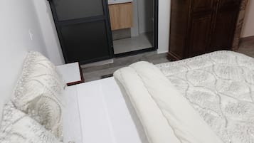 Comfort Double Room | Soundproofing, iron/ironing board, free WiFi