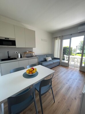 Interior - Stupenda Vista Lago, Appartamento con Piscina (Solarolo)