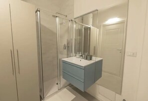 Shower, hair dryer, bidet, towels - Stupenda Vista Lago, Appartamento con Piscina (Solarolo)