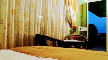 1 bedroom, desk, iron/ironing board, WiFi