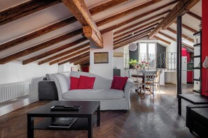 Apartamento, vista para a cidade | Área de estar