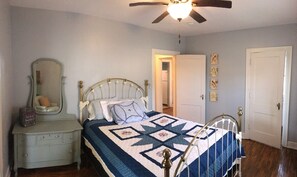 1 bedroom, desk, WiFi, bed sheets