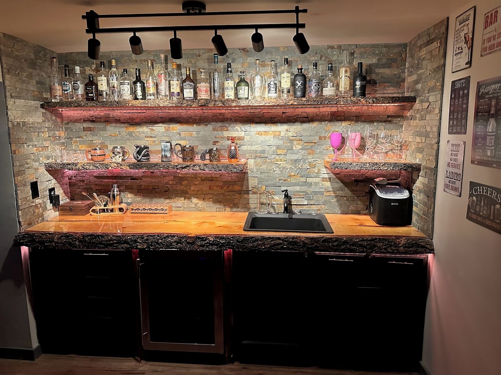 Bar (in der Unterkunft)