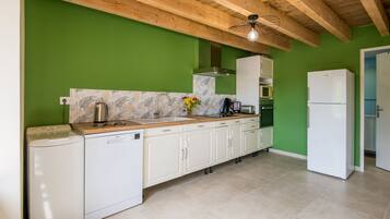 Frigorifero, microonde, forno, lavastoviglie