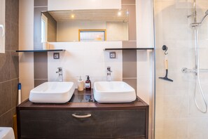 Hårføner og håndklær