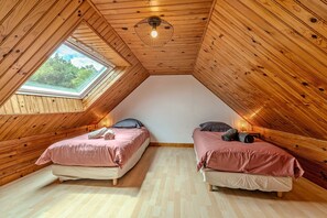3 chambres, fer et planche à repasser, Wi-Fi gratuit, draps fournis