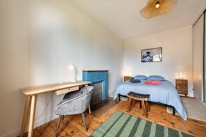 3 slaapkamers, een strijkplank/strijkijzer, gratis wifi, beddengoed