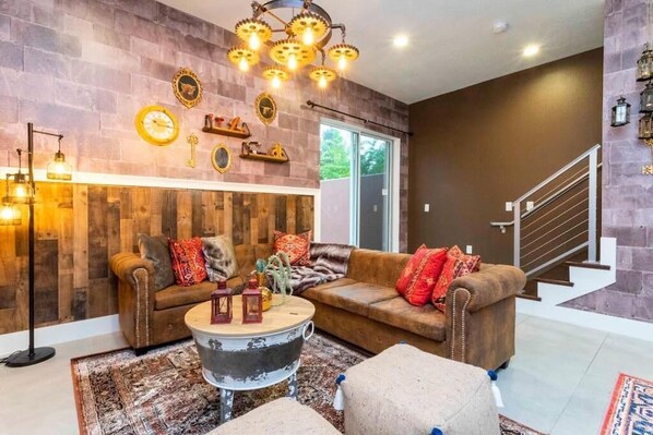 Smart TV - ONLY 1.5 MILES FROM DISNEY PARKS (Kissimmee)