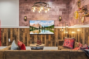 Interior - ONLY 1.5 MILES FROM DISNEY PARKS (Kissimmee)