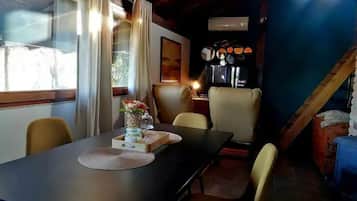 House (Drava Life - Two Bedroom Holiday Home) | Dining room