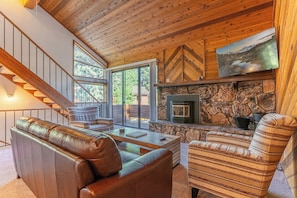 Smart TV, fireplace, books - Fabulous Mountain Condo near Mammoth Creek, 2 Bedrooms + Loft / 3 Baths, 5 beds (Mammoth Lakes)