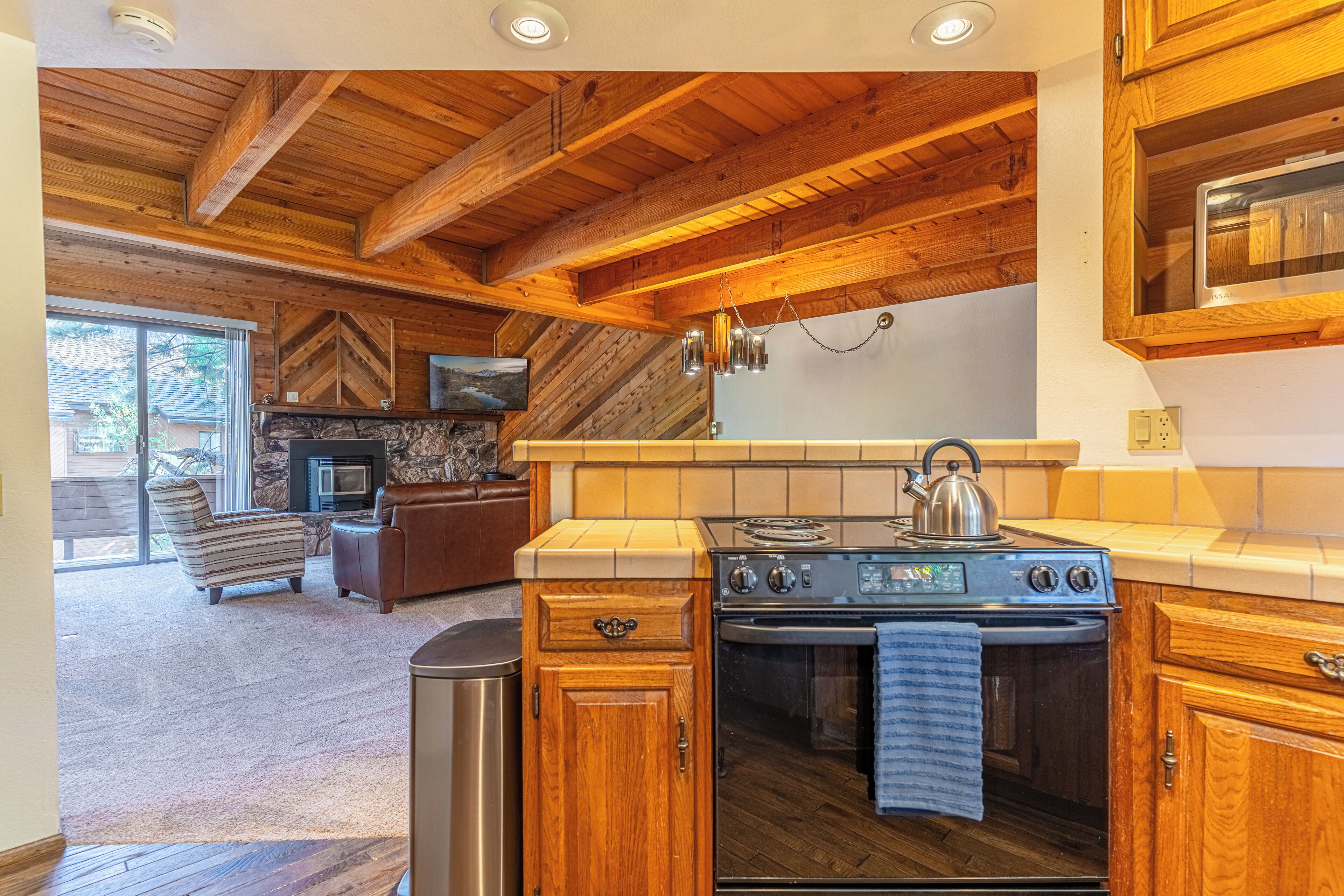 雪櫃、微波爐、焗爐、爐具