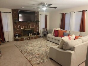 Living area - 3-bedroom 2 bath Rancher with Pool (Magnolia)