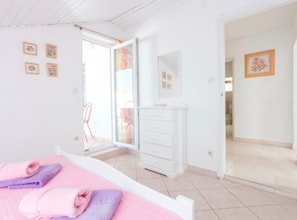 9 bedrooms, cribs/infant beds, free WiFi - Apartments Lili (Podgora)